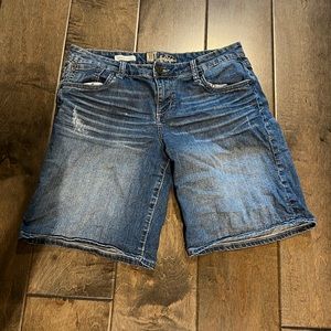EUC Kut from the Kloth Catherine boyfriend short size 8